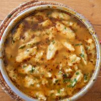 Medvehagymás krumpli gombóc leves